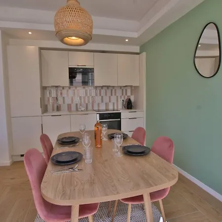 In Near Sandy Beaches, Cleaning Included Apartamento *